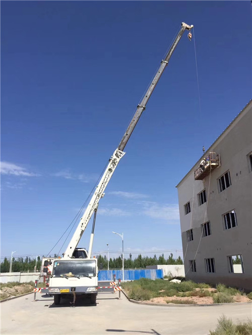长岭县“轻装强干”—— 吊车的 “轻量化臂架” 技术