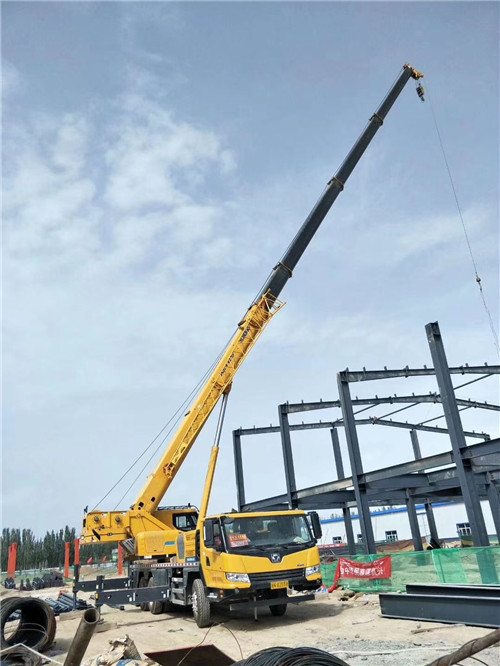 长岭县超高层建筑钢结构吊装案例